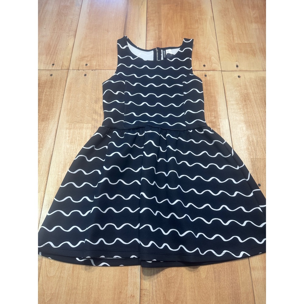 H&M Divided Black White Wave Print Fit Flare Dress Size S Sleeveless‎ Zipper